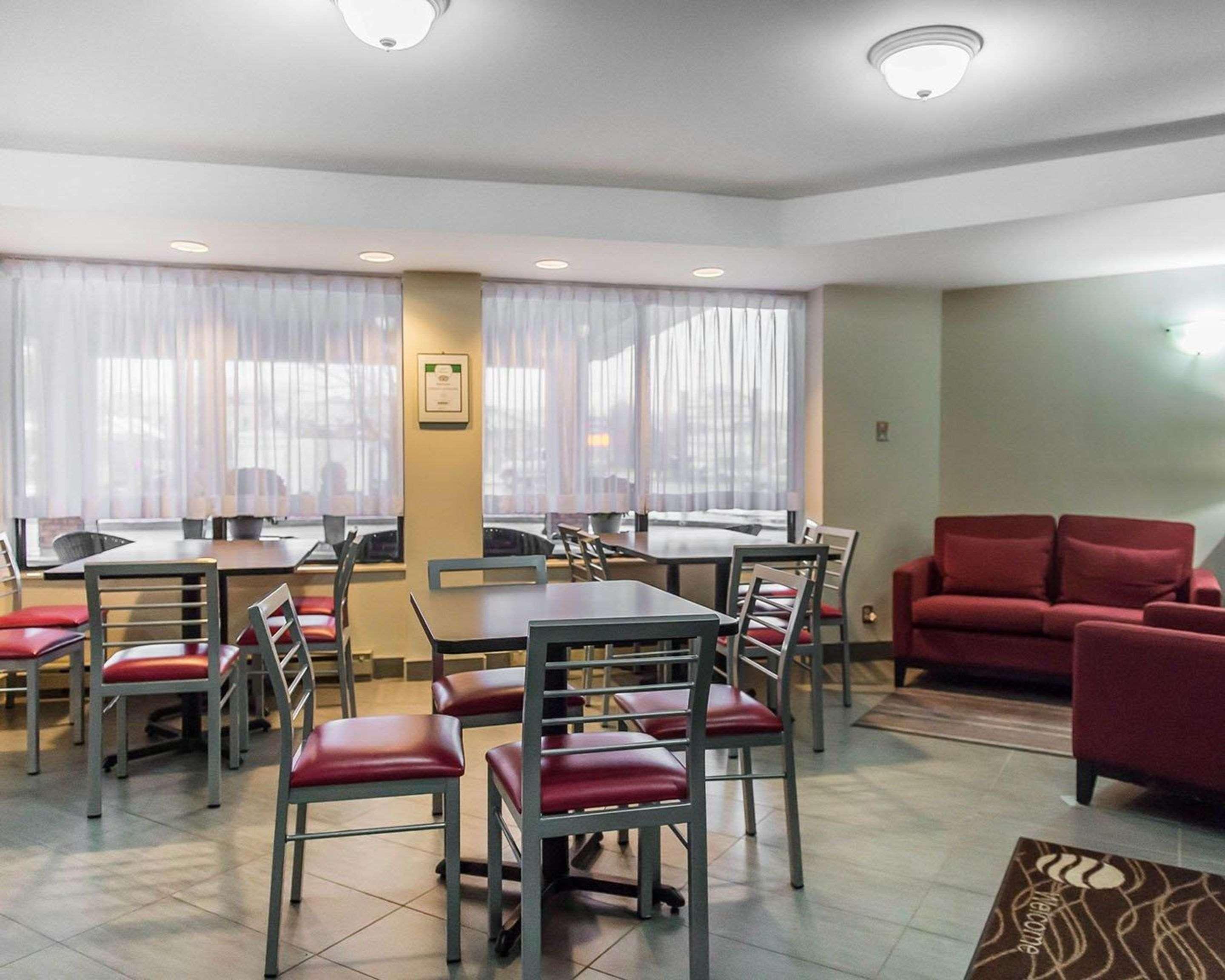 Comfort Inn Pembroke Exterior photo